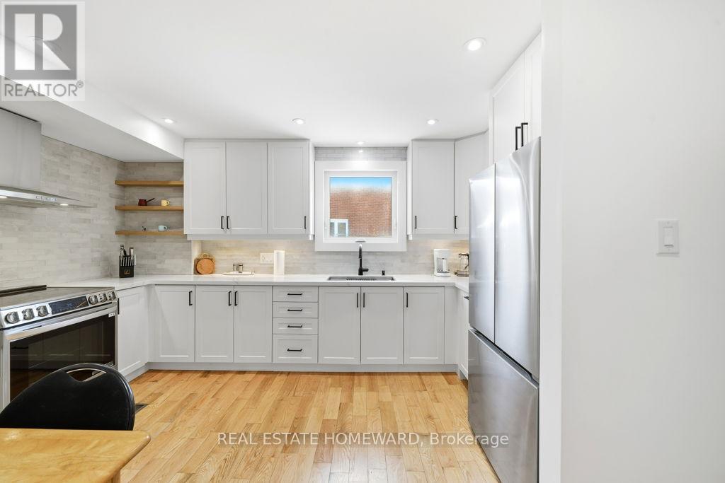 170 Harrison Drive, Newmarket, Ontario  L3Y 6B9 - Photo 5 - N12895904