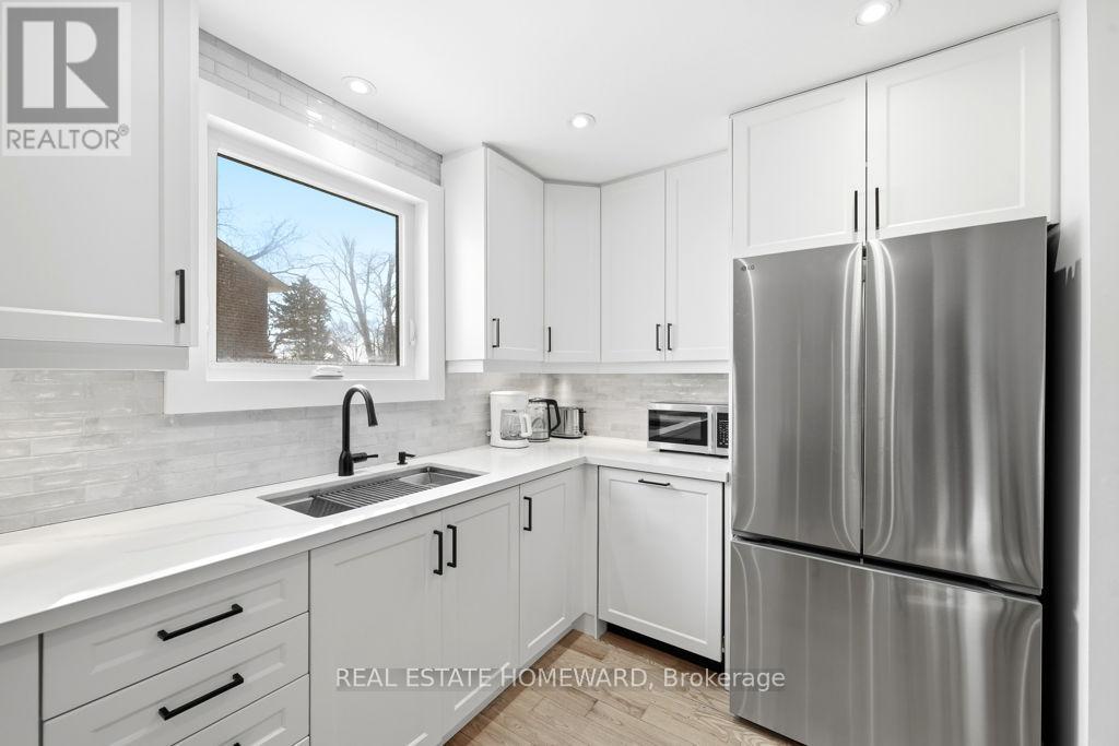 170 Harrison Drive, Newmarket, Ontario  L3Y 6B9 - Photo 6 - N12895904