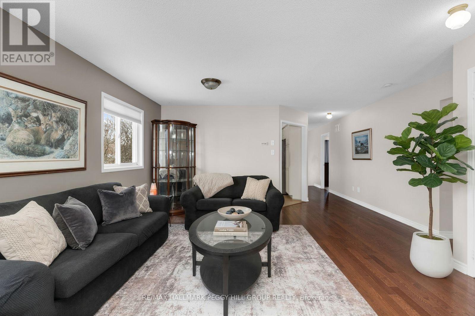 114 Mapleton Avenue, Barrie, Ontario  L4N 9N6 - Photo 2 - S12895816