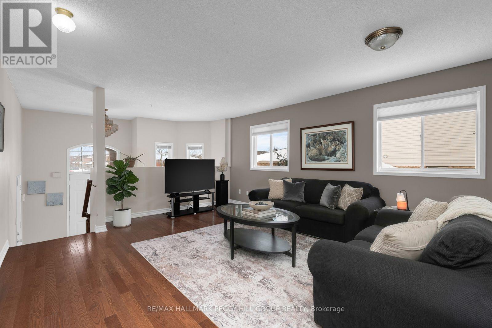 114 Mapleton Avenue, Barrie, Ontario  L4N 9N6 - Photo 3 - S12895816