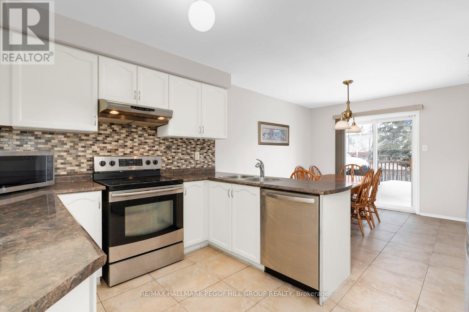 114 Mapleton Avenue, Barrie, Ontario  L4N 9N6 - Photo 4 - S12895816