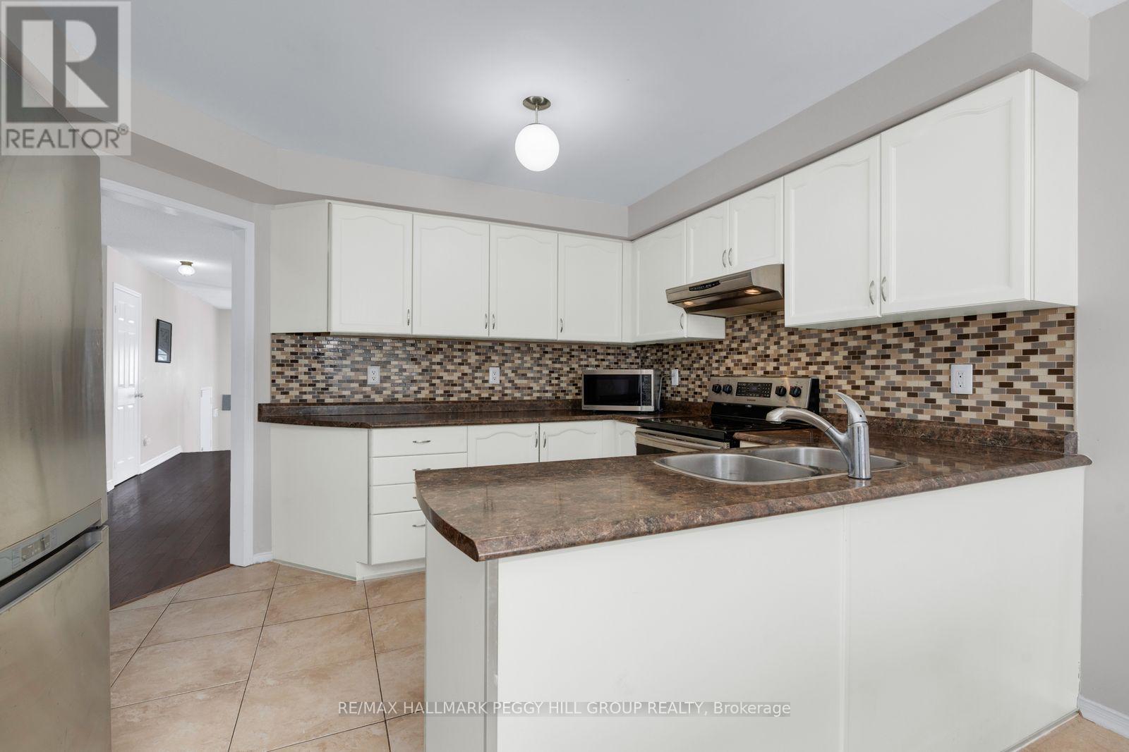 114 Mapleton Avenue, Barrie, Ontario  L4N 9N6 - Photo 5 - S12895816