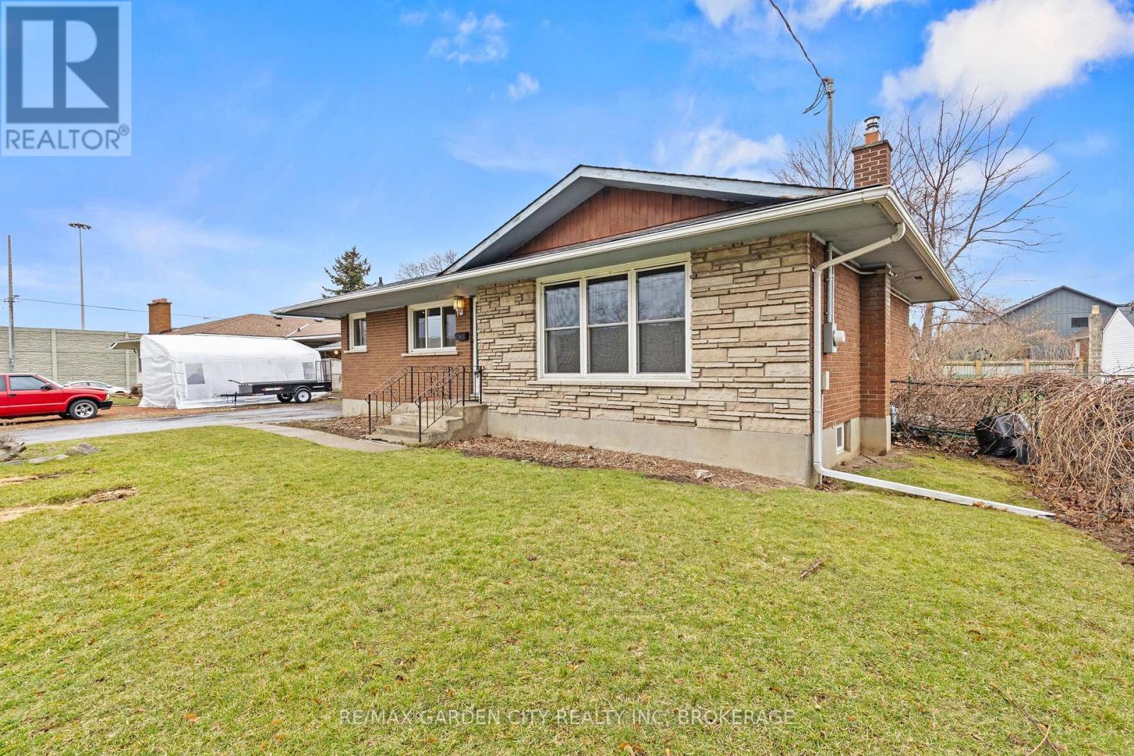 1 Gladman Avenue, St. Catharines (Rural Port), Ontario  L2N 4A2 - Photo 31 - X12895894