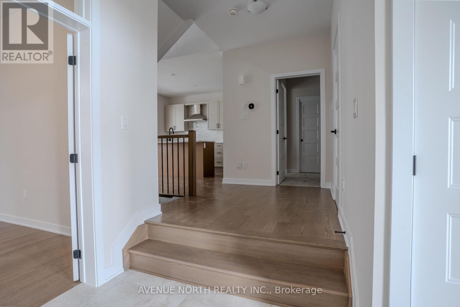 210 Ginebik Way, Ottawa, Ontario  K1X 0H4 - Photo 6 - X12763824