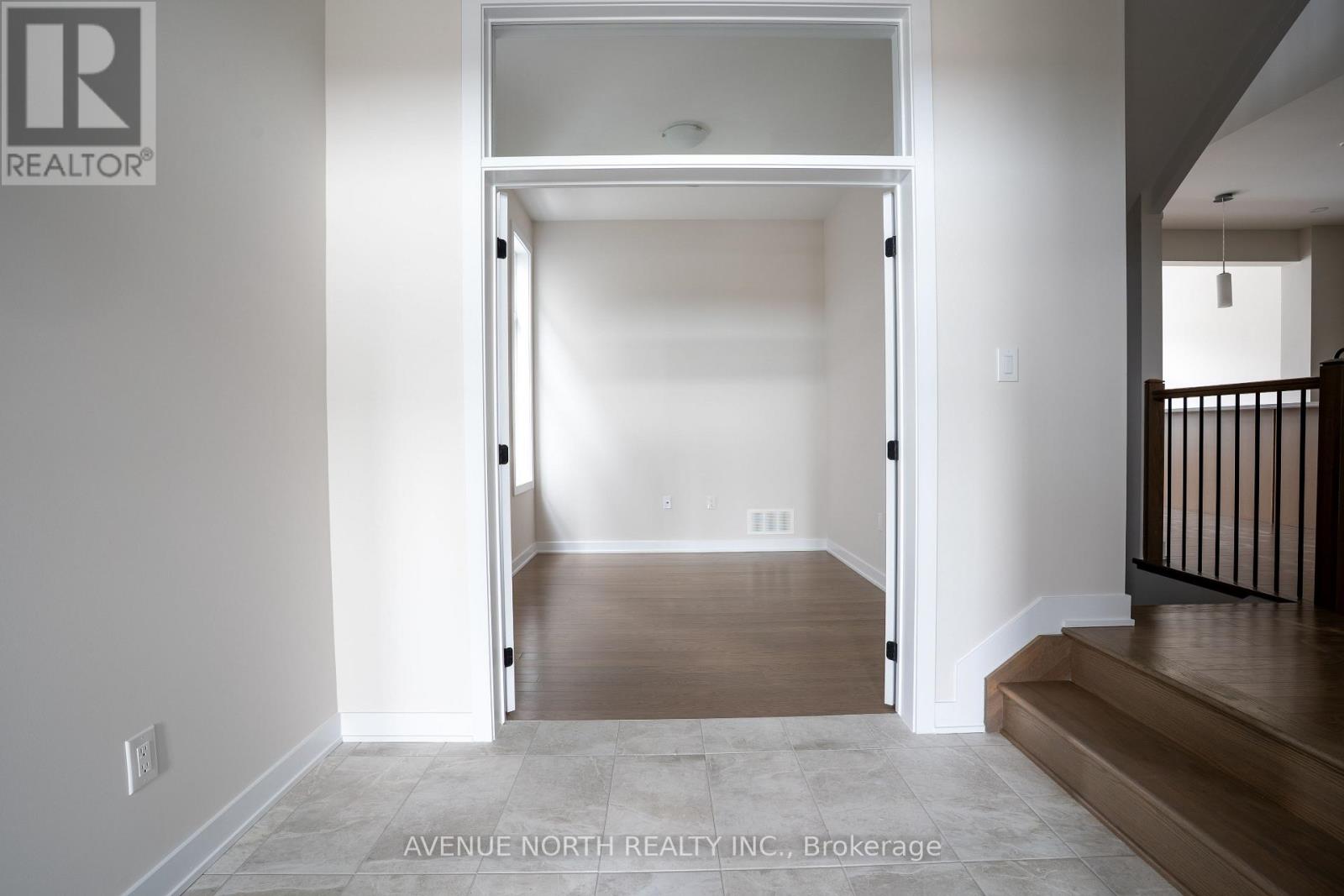 210 Ginebik Way, Ottawa, Ontario  K1X 0H4 - Photo 4 - X12763824