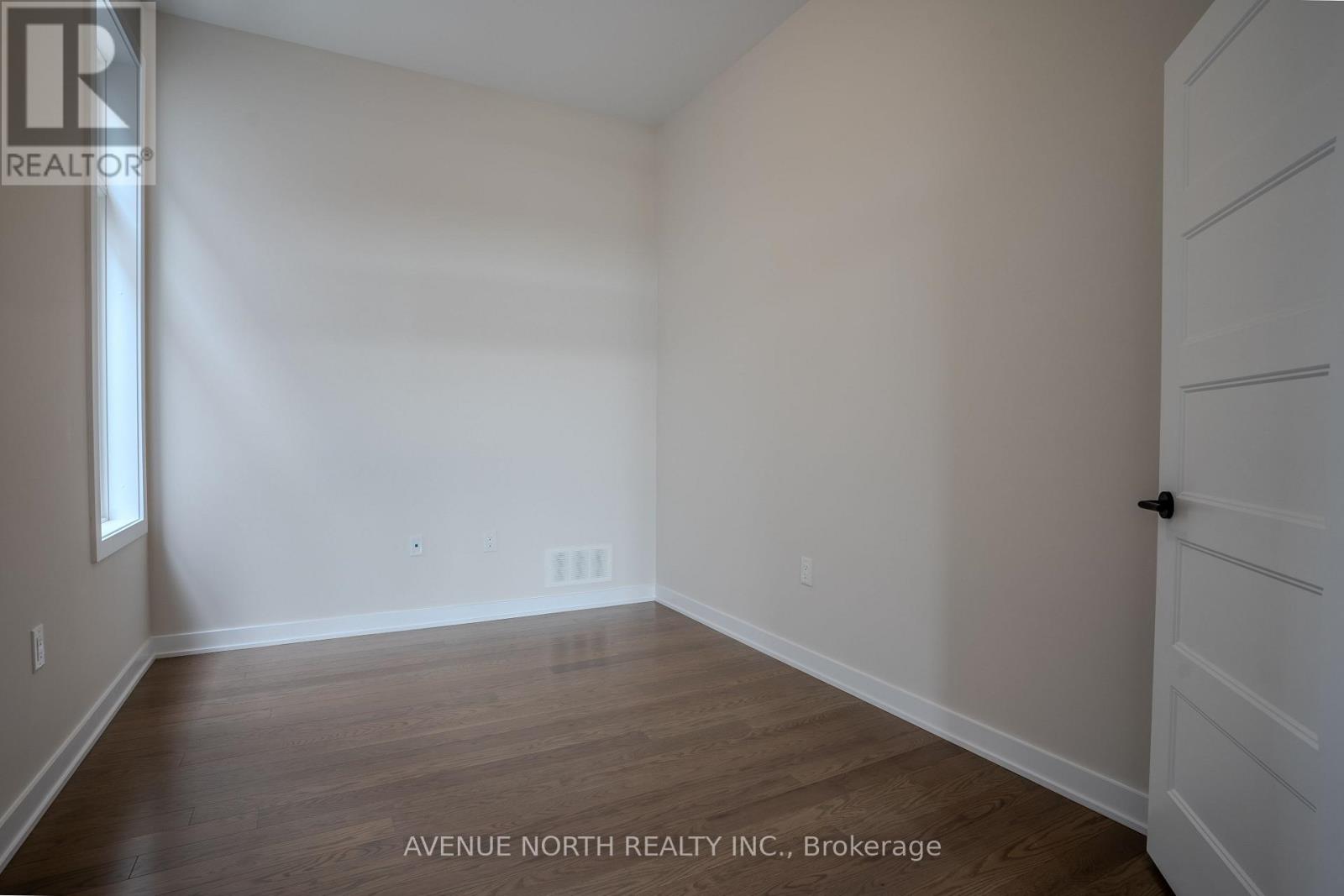 210 Ginebik Way, Ottawa, Ontario  K1X 0H4 - Photo 5 - X12763824