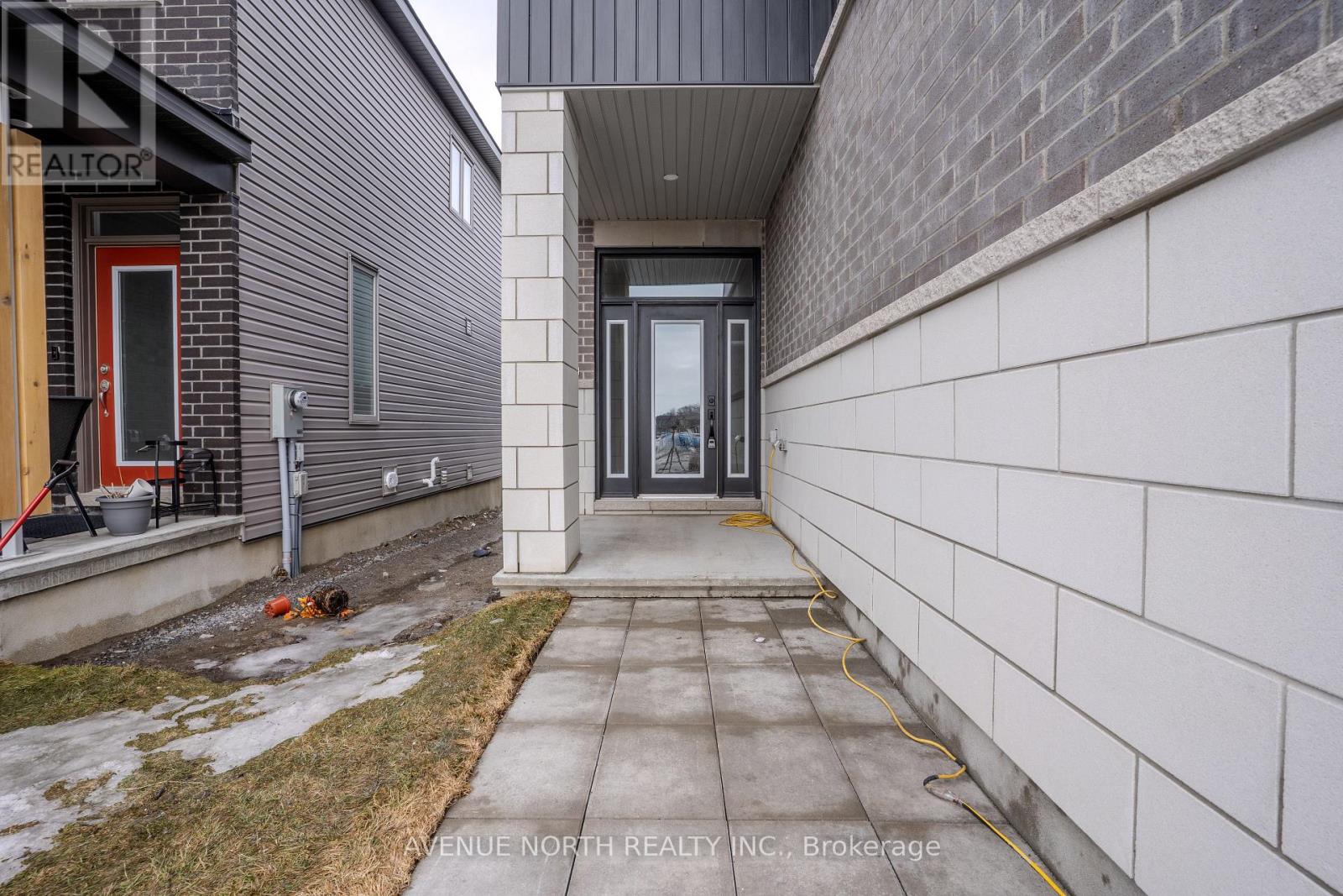 210 Ginebik Way, Ottawa, Ontario  K1X 0H4 - Photo 3 - X12763824