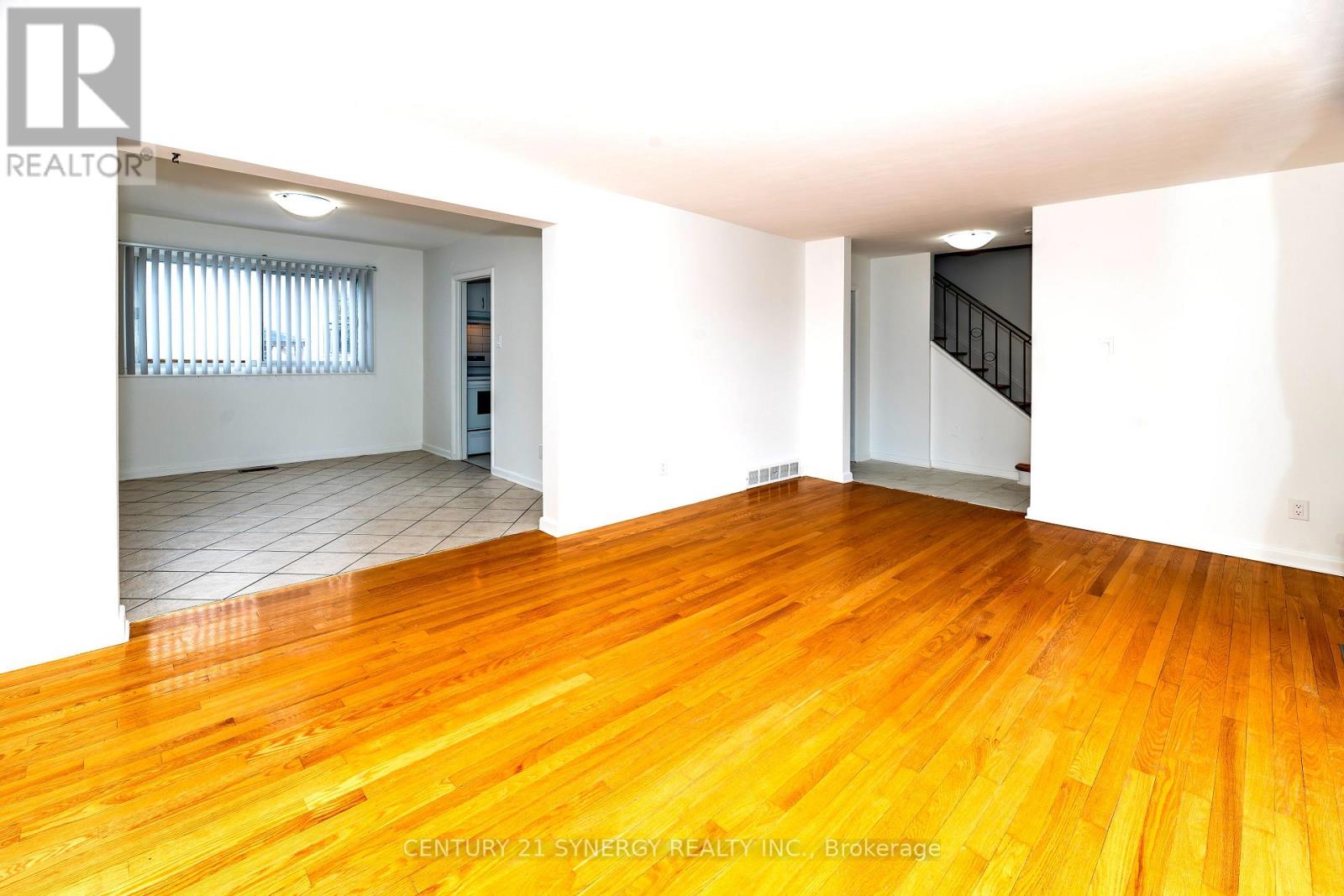 3 Farlane Boulevard, Ottawa, Ontario  K2E 5H1 - Photo 3 - X12880810