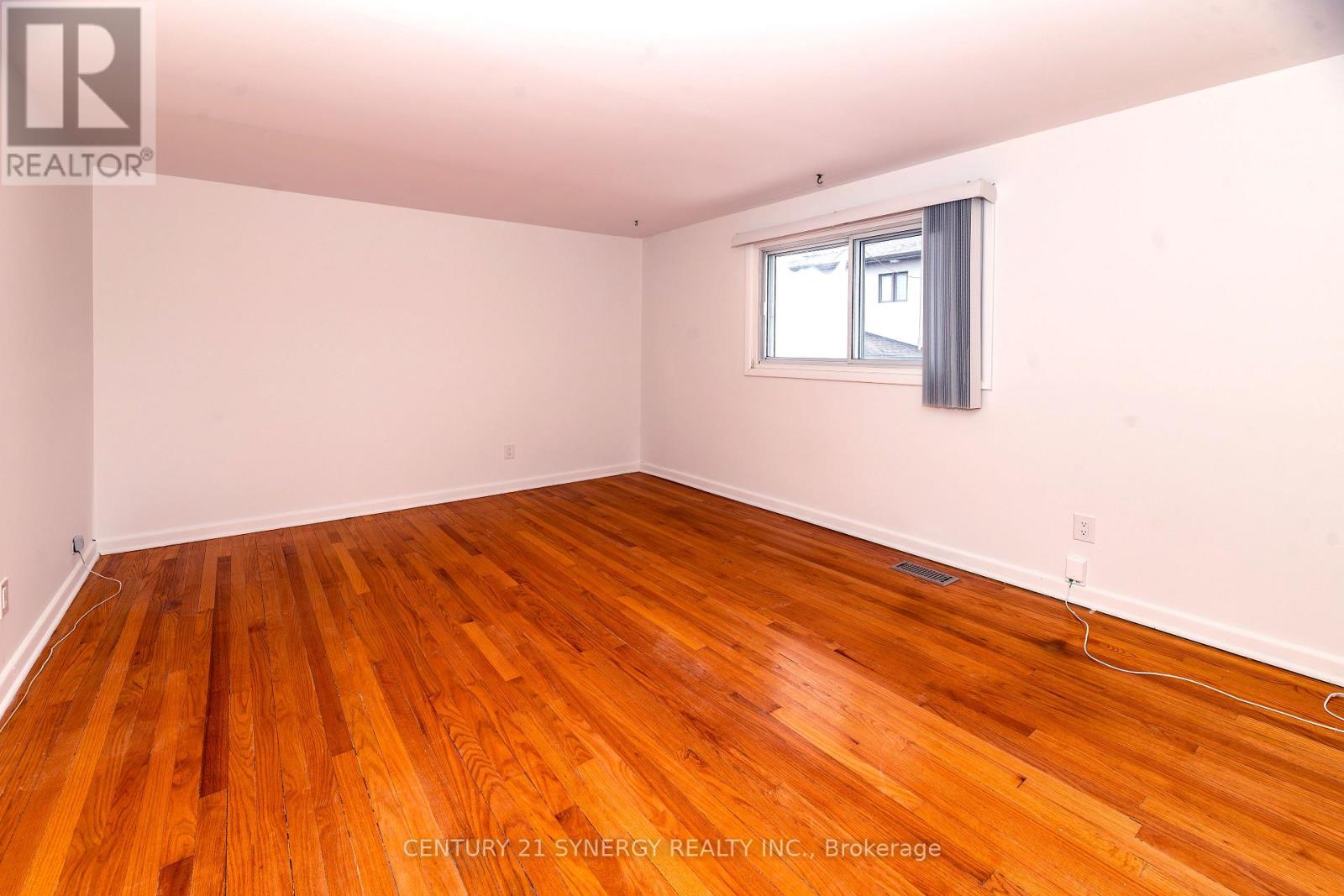 3 Farlane Boulevard, Ottawa, Ontario  K2E 5H1 - Photo 9 - X12880810