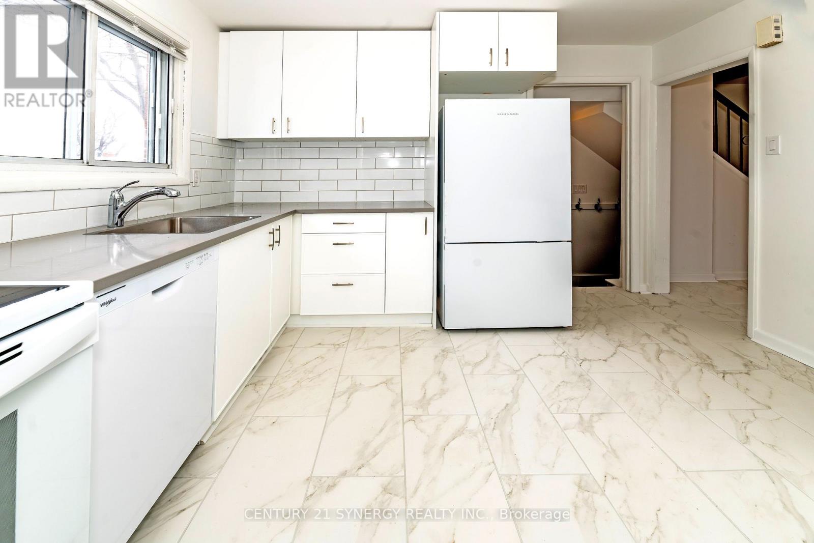 3 Farlane Boulevard, Ottawa, Ontario  K2E 5H1 - Photo 7 - X12880810