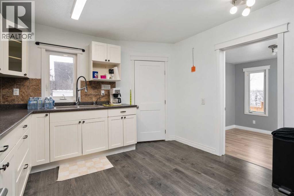 211 Red Wing Crescent, Tillicum Beach, Alberta  T4V 2M9 - Photo 3 - A2293846