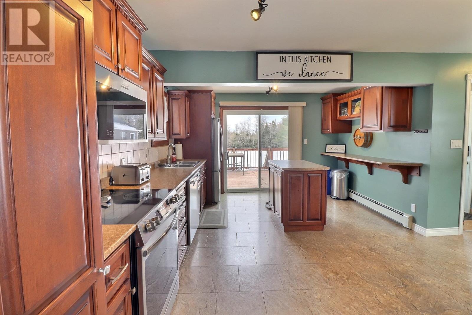 51 South Main Street, Mount Stewart, Prince Edward Island  C0A 1T0 - Photo 3 - 202604844