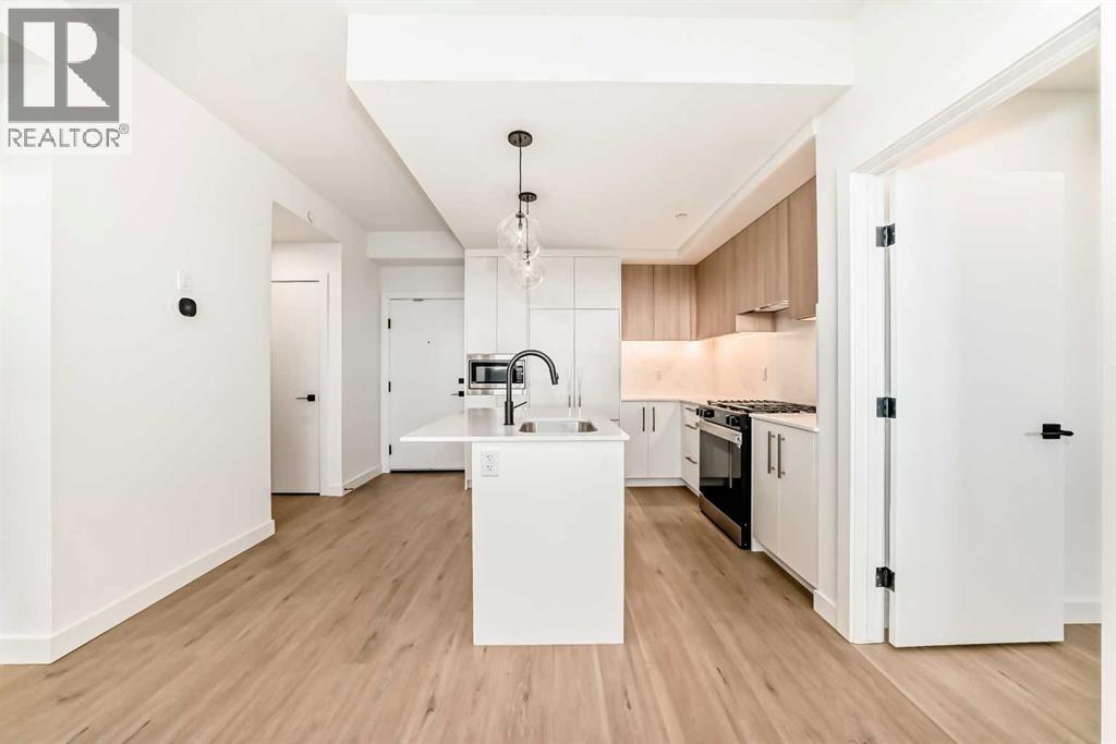 817, 8375 Broadcast Avenue Sw, Calgary, Alberta  T3H 6N2 - Photo 2 - A2277835