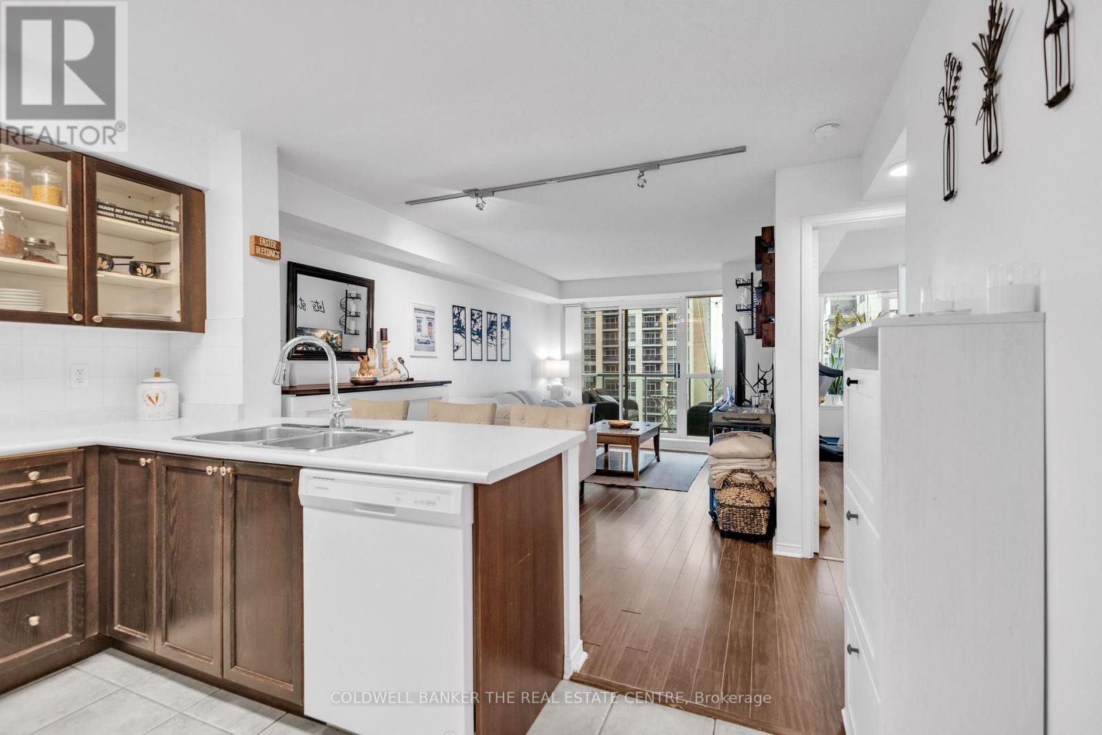 1105 - 9 Michael Power Place, Toronto, Ontario  M9A 0A5 - Photo 11 - W12895636