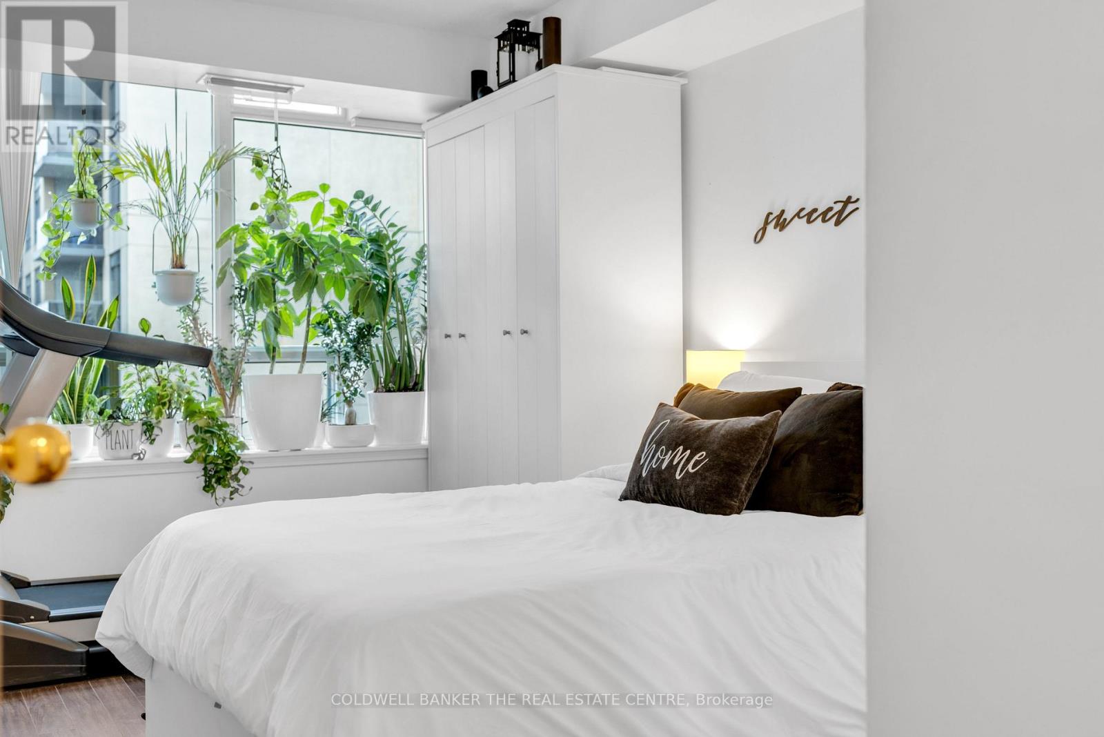 1105 - 9 Michael Power Place, Toronto, Ontario  M9A 0A5 - Photo 19 - W12895636