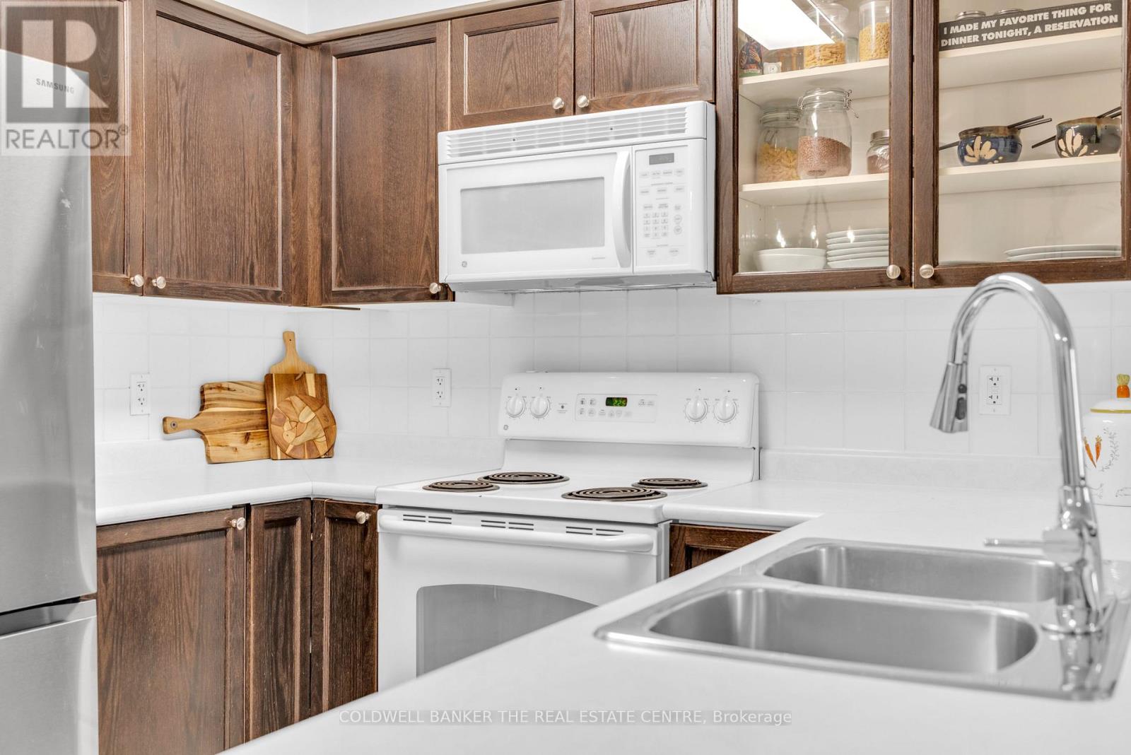 1105 - 9 Michael Power Place, Toronto, Ontario  M9A 0A5 - Photo 9 - W12895636