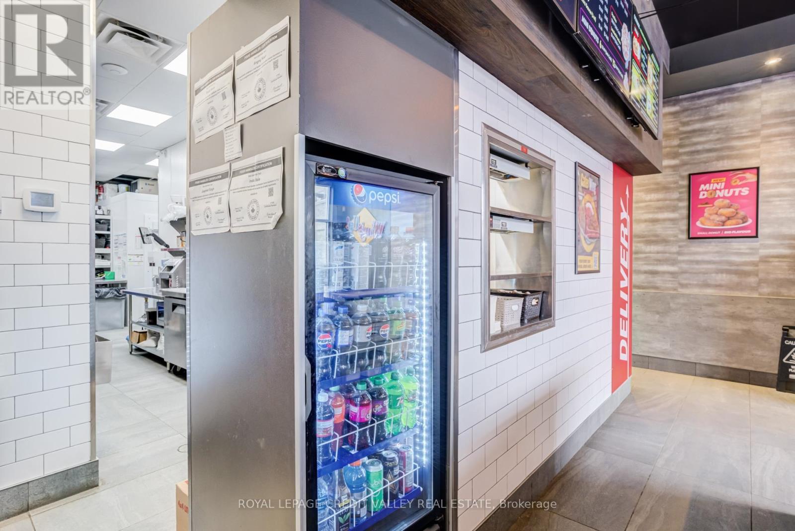 1900 Fowler Drive, Mississauga, Ontario  L5K 1T7 - Photo 13 - W12895638