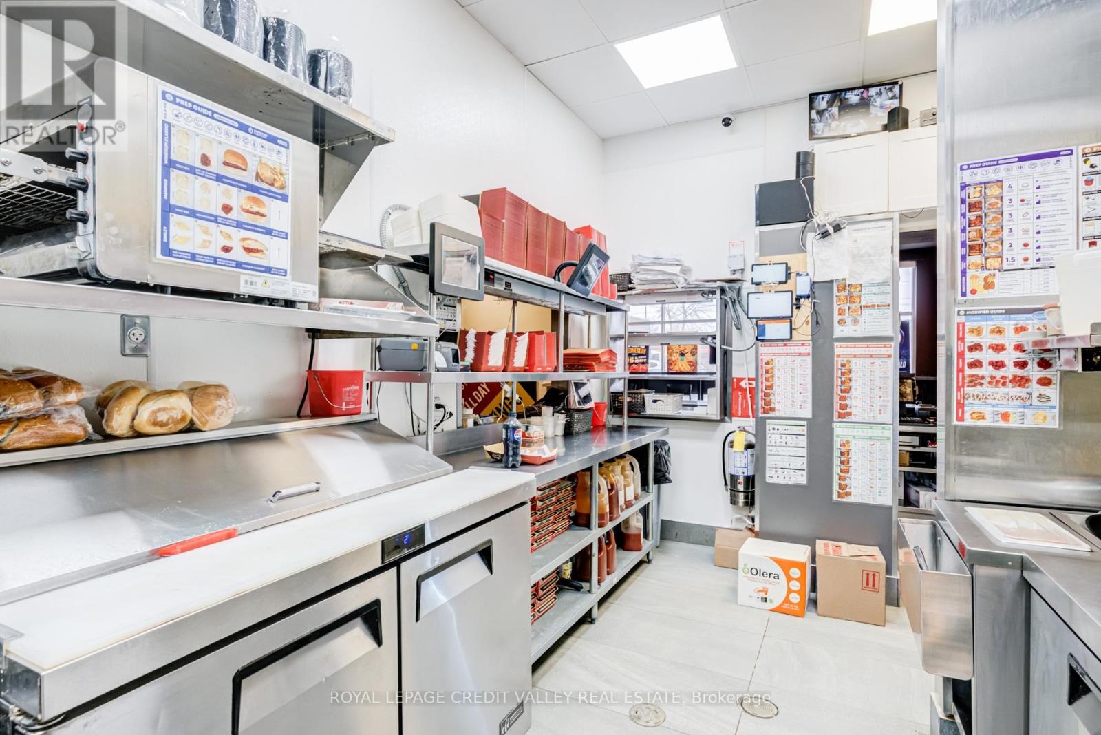 1900 Fowler Drive, Mississauga, Ontario  L5K 1T7 - Photo 15 - W12895638