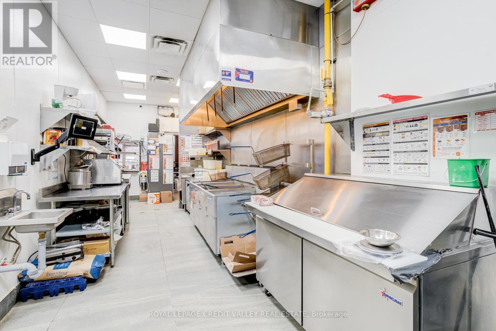 1900 Fowler Drive, Mississauga, Ontario  L5K 1T7 - Photo 18 - W12895638