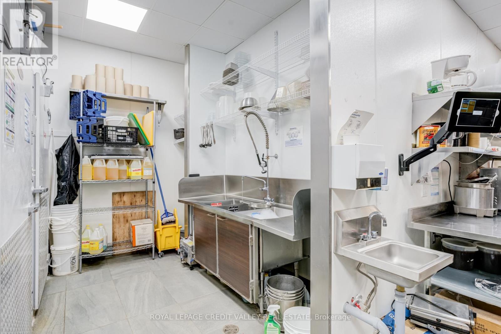 1900 Fowler Drive, Mississauga, Ontario  L5K 1T7 - Photo 21 - W12895638