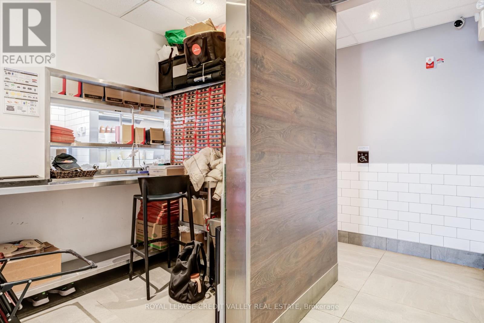 1900 Fowler Drive, Mississauga, Ontario  L5K 1T7 - Photo 25 - W12895638