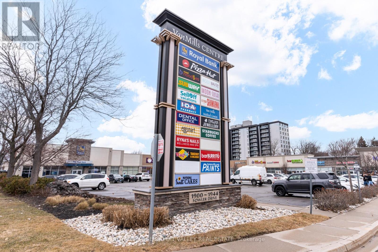 1900 Fowler Drive, Mississauga, Ontario  L5K 1T7 - Photo 3 - W12895638