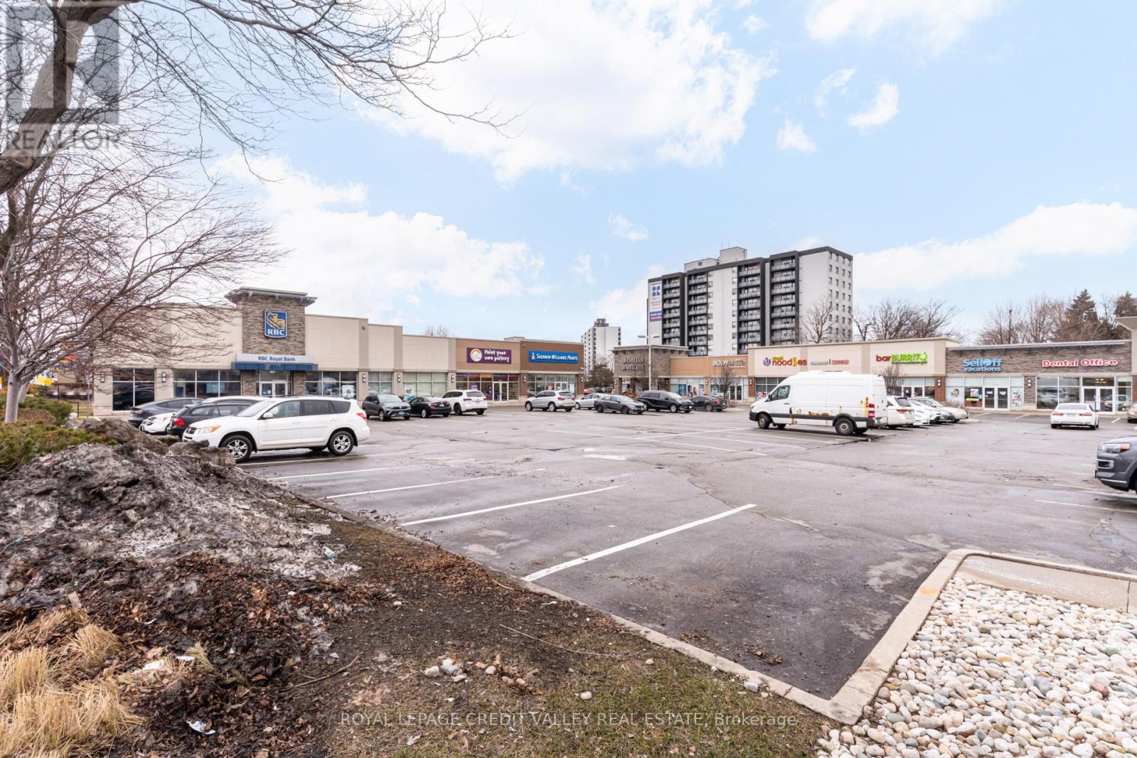 1900 Fowler Drive, Mississauga, Ontario  L5K 1T7 - Photo 4 - W12895638