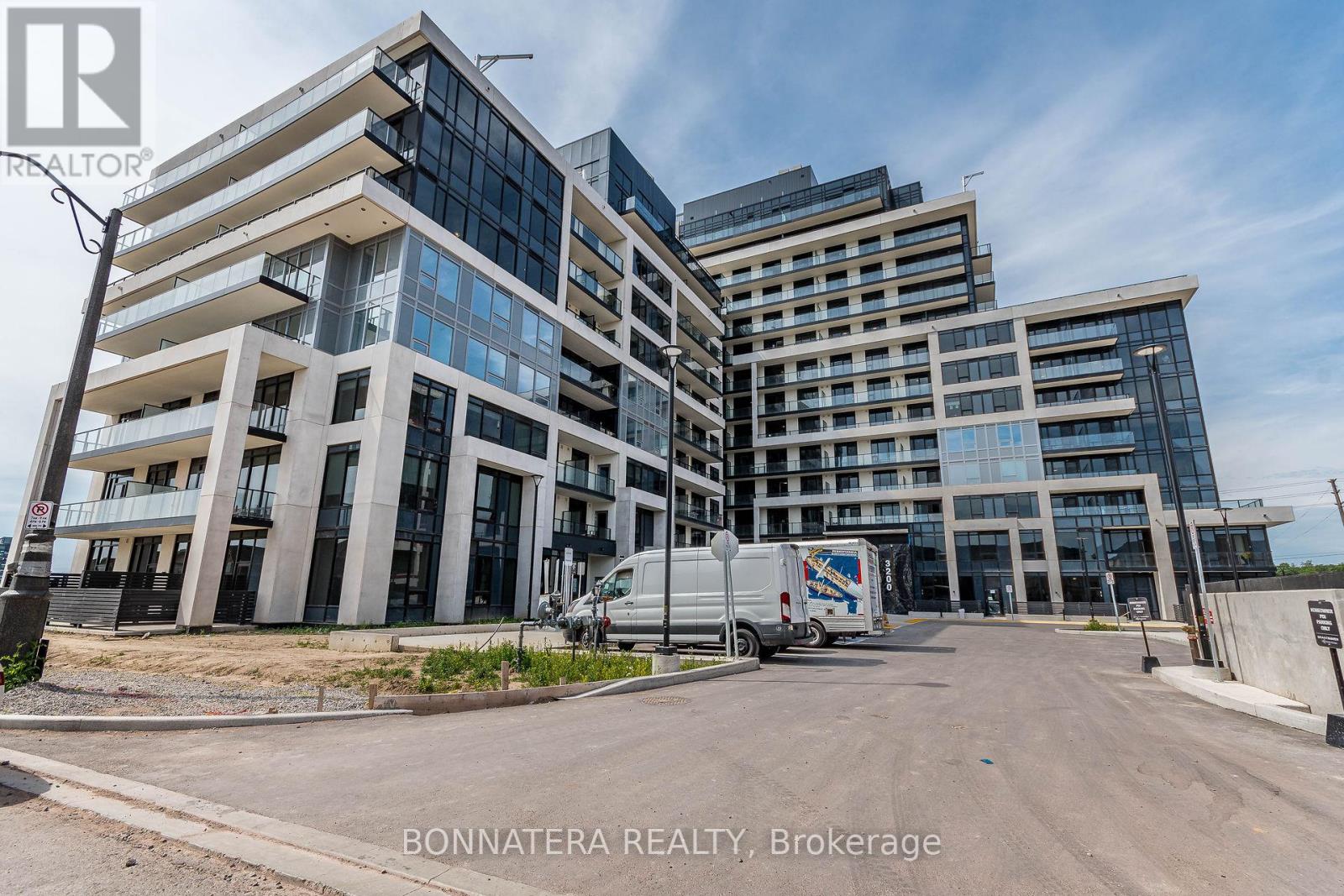 421 - 3200 WILLIAM COLTSON AVENUE, Oakville, Ontario