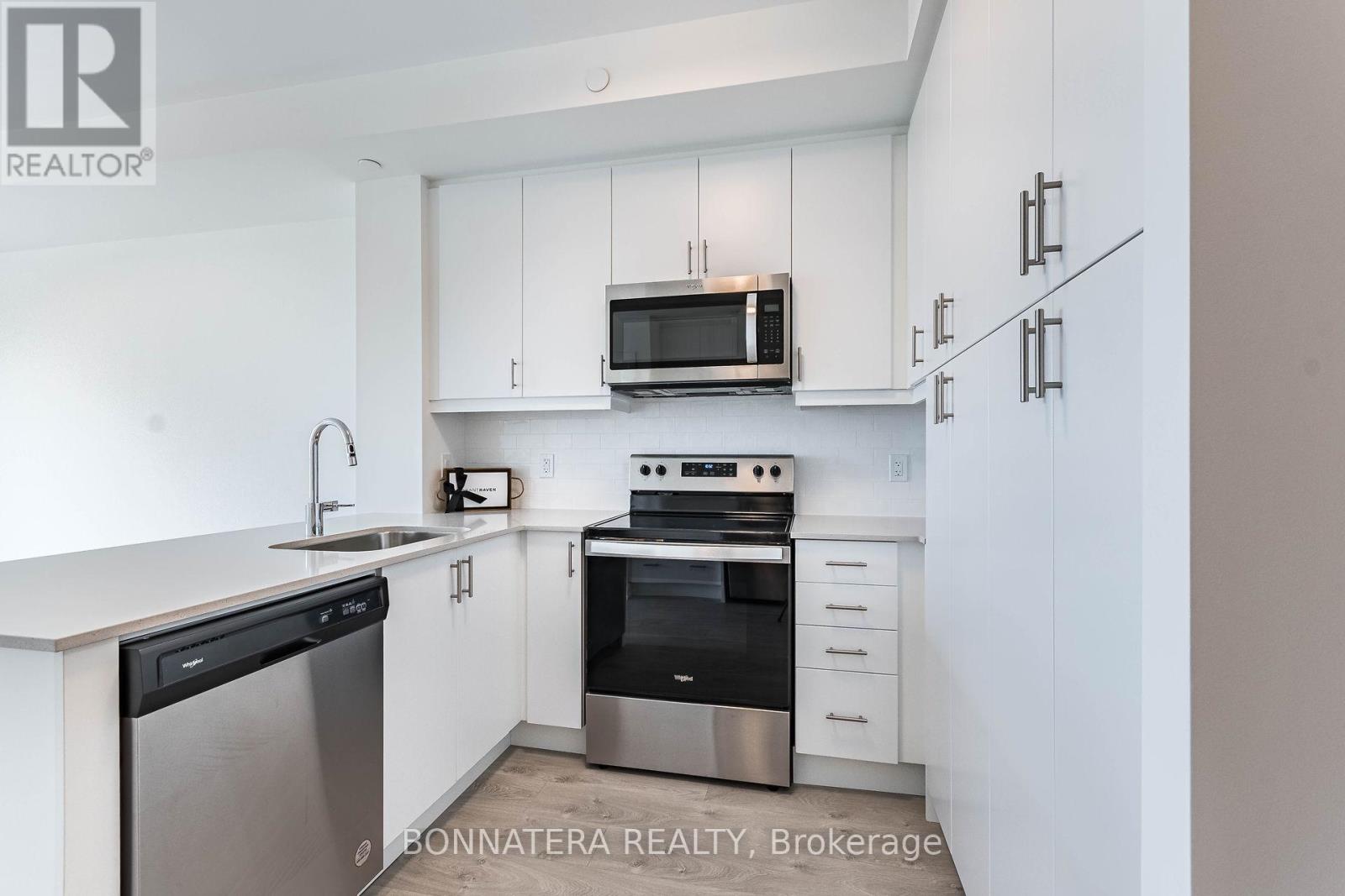 421 - 3200 William Coltson Avenue, Oakville, Ontario  L6H 7C2 - Photo 11 - W12895646