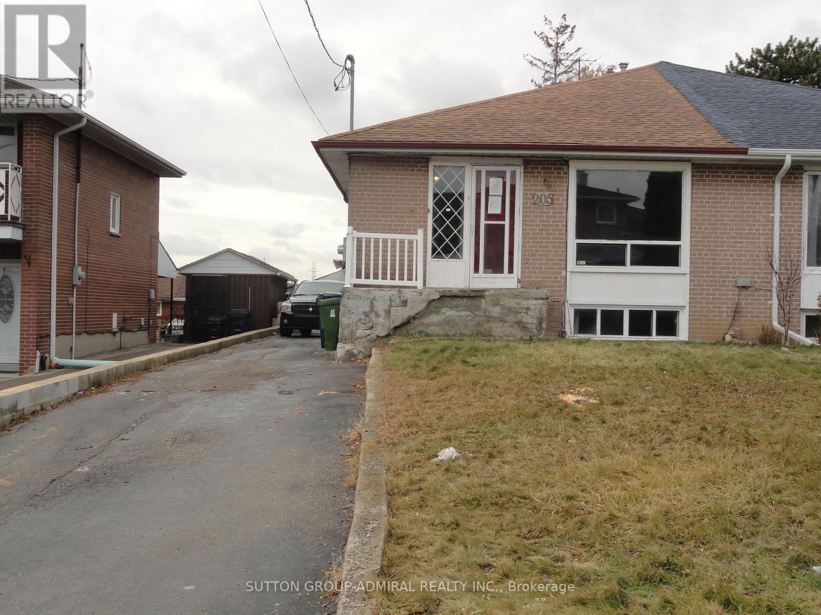 205 ST LUCIE DRIVE, Toronto, Ontario