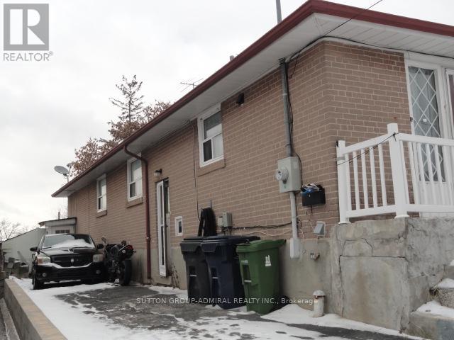 205 St Lucie Drive, Toronto, Ontario  M9M 1T4 - Photo 2 - W12895708