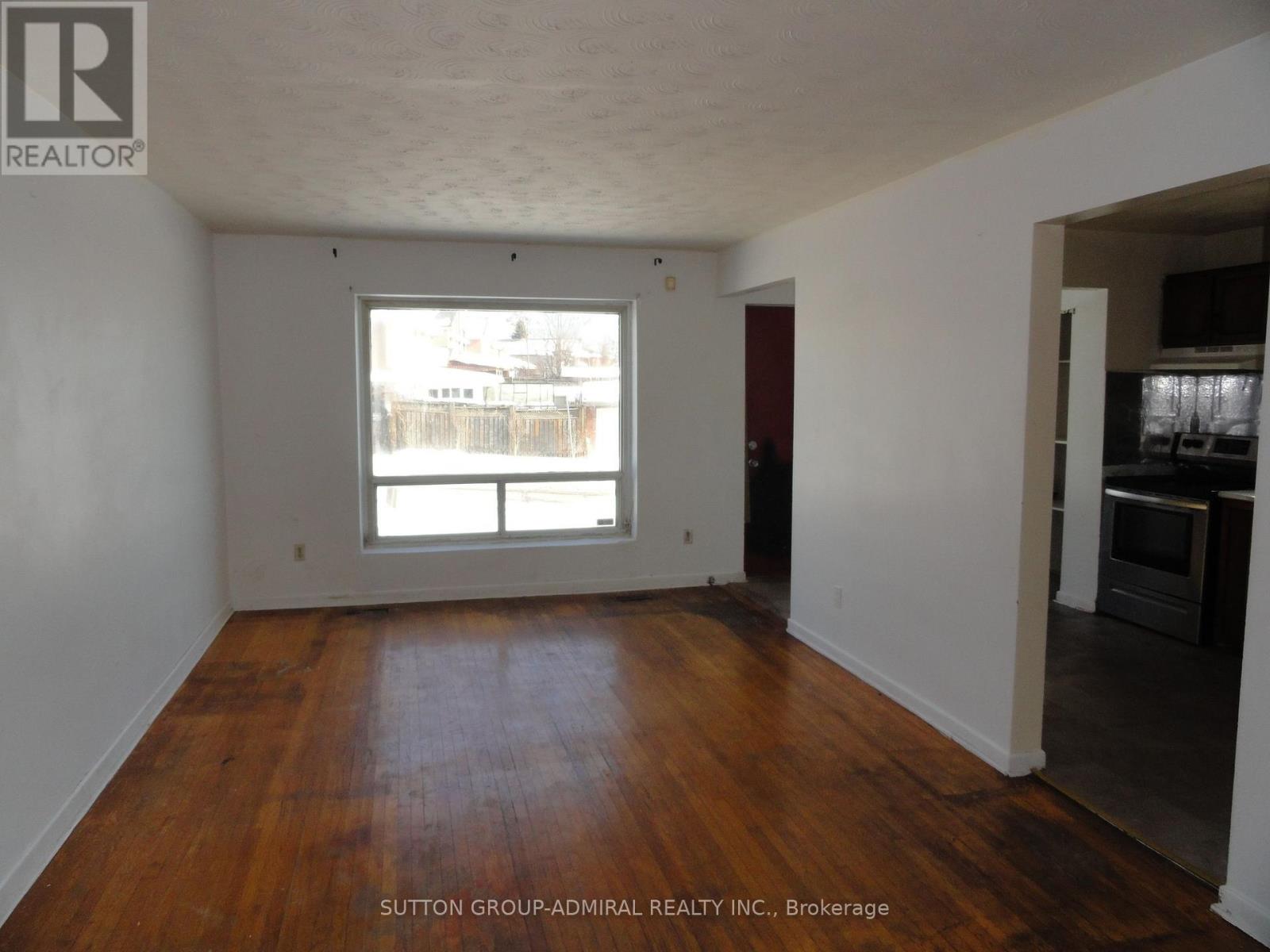 205 St Lucie Drive, Toronto, Ontario  M9M 1T4 - Photo 4 - W12895708