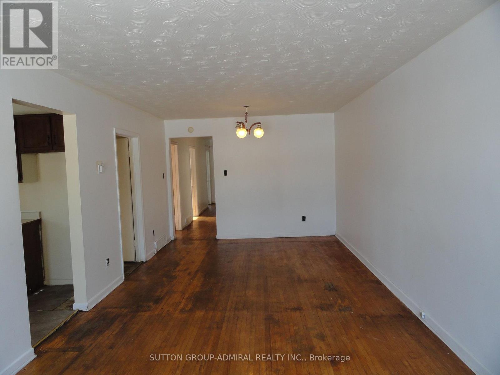 205 St Lucie Drive, Toronto, Ontario  M9M 1T4 - Photo 5 - W12895708