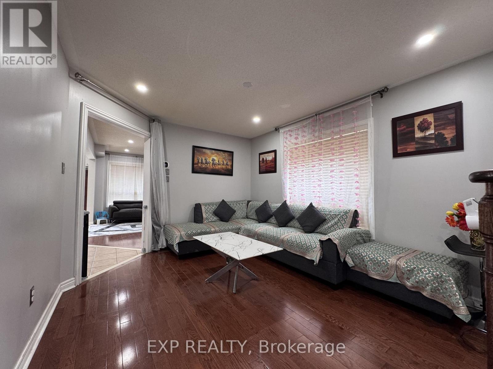 43 Thornbush Boulevard, Brampton, Ontario  L7A 0K5 - Photo 4 - W12895782