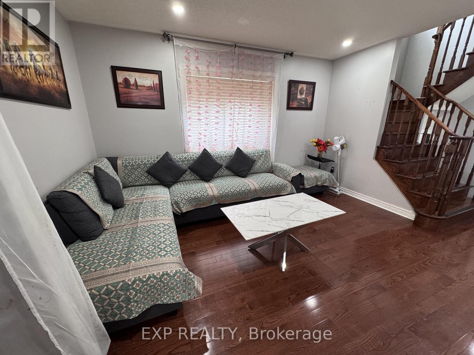 43 Thornbush Boulevard, Brampton, Ontario  L7A 0K5 - Photo 5 - W12895782