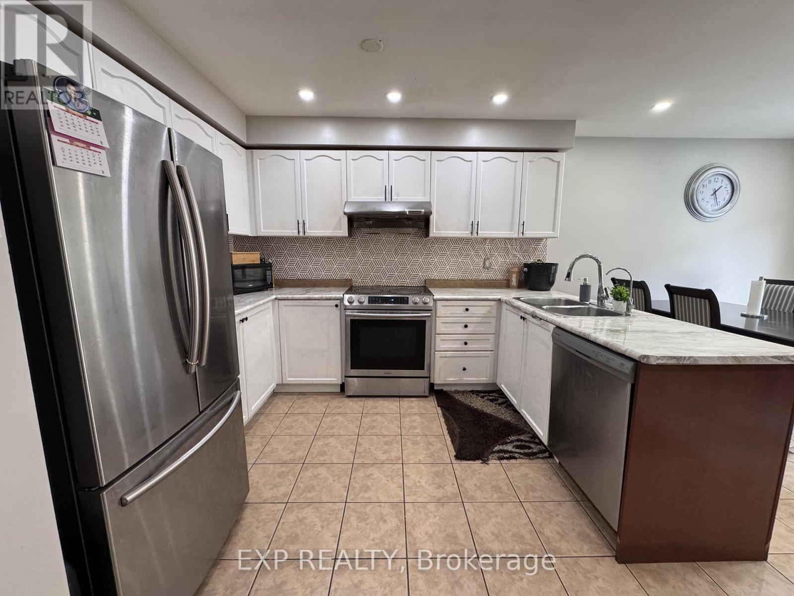 43 Thornbush Boulevard, Brampton, Ontario  L7A 0K5 - Photo 7 - W12895782