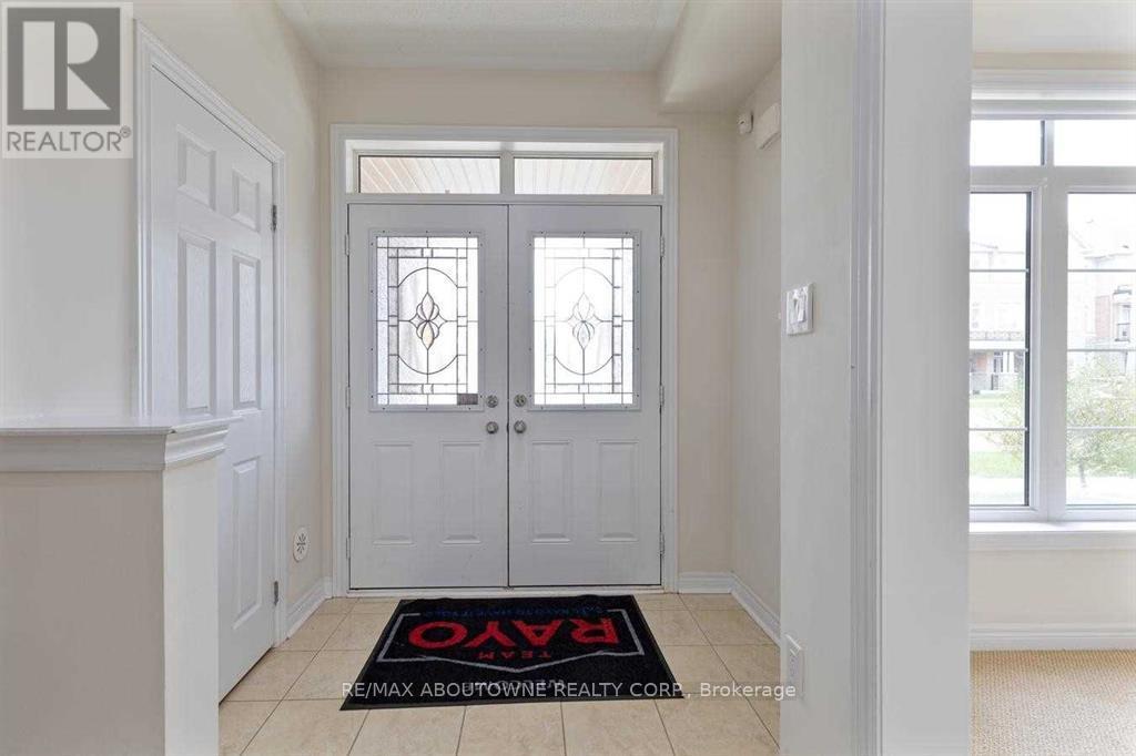 3083 Preserve Drive, Oakville, Ontario  L6M 0W7 - Photo 4 - W12895786