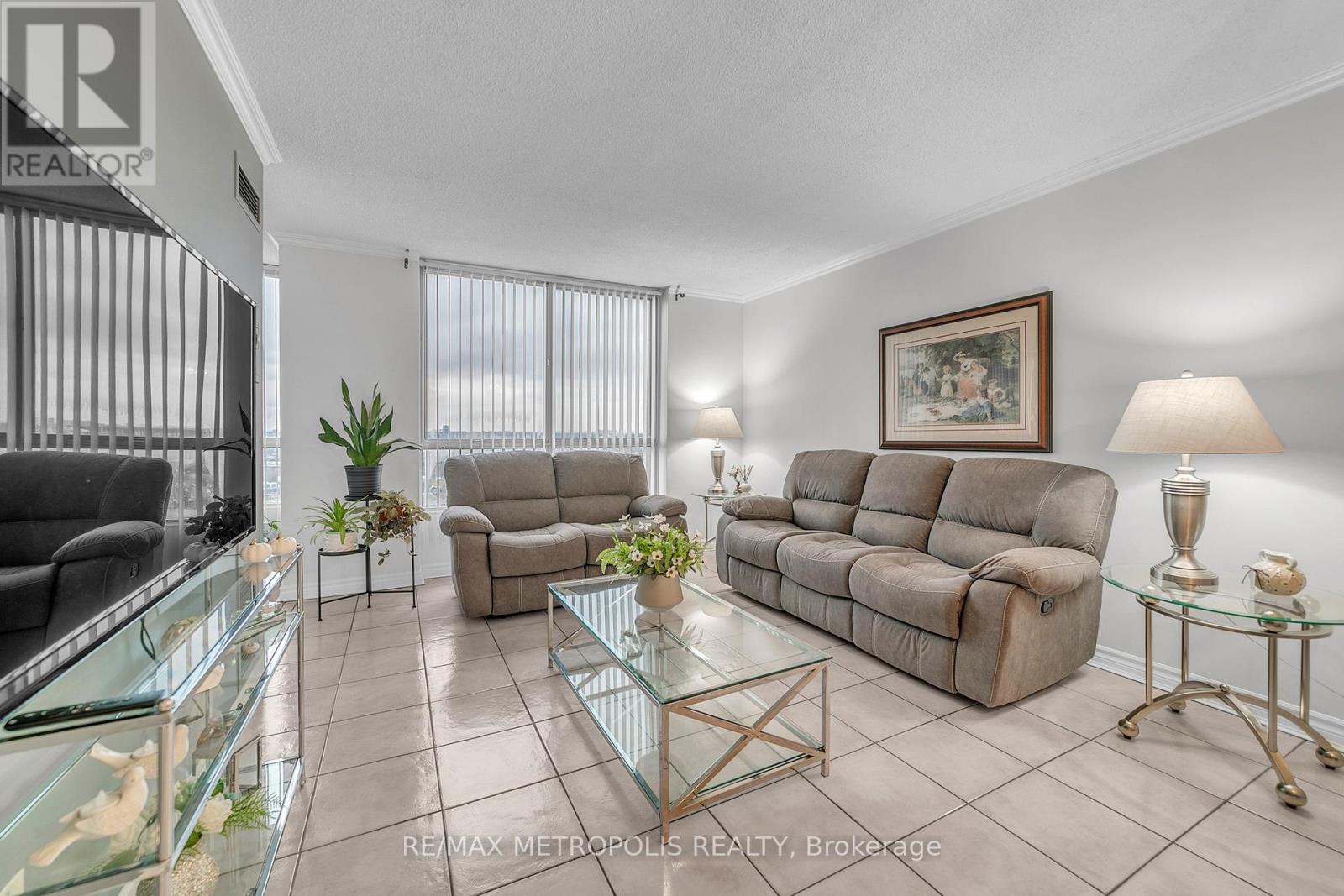 1604 - 2470 Eglinton Avenue W, Toronto, Ontario  M6M 5E7 - Photo 4 - W12895800