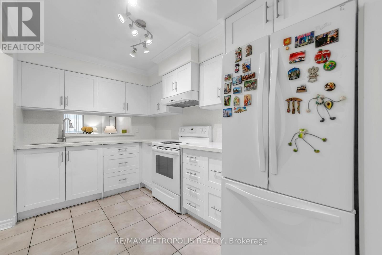 1604 - 2470 Eglinton Avenue W, Toronto, Ontario  M6M 5E7 - Photo 6 - W12895800