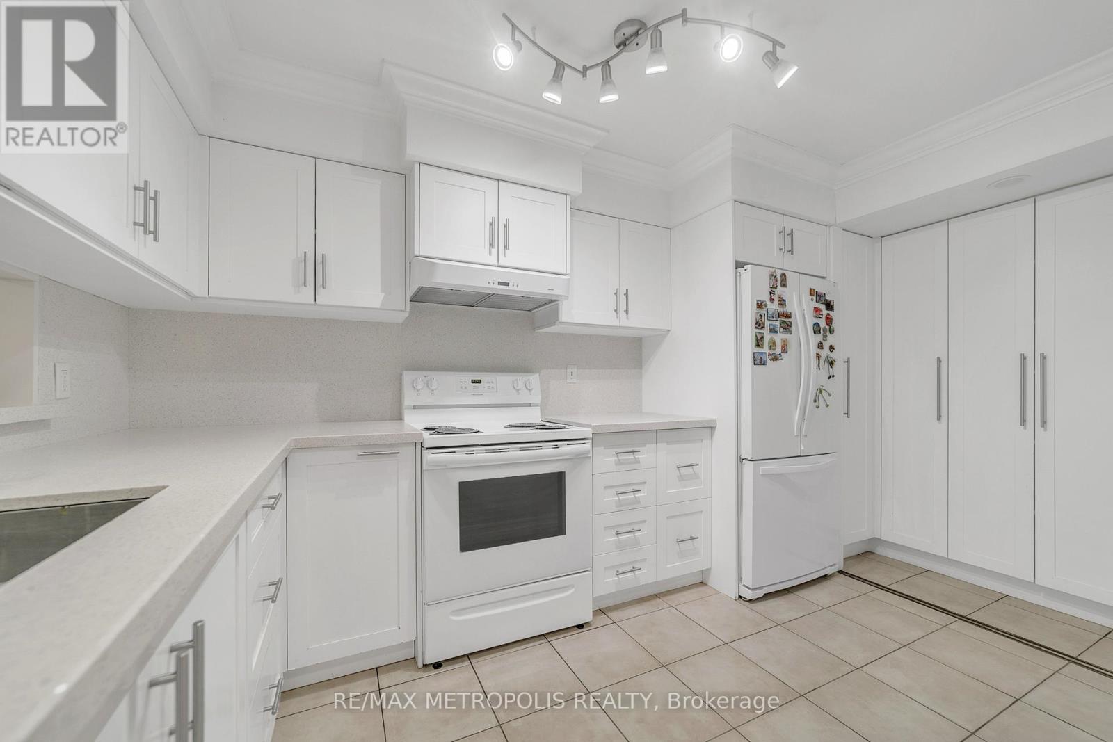 1604 - 2470 Eglinton Avenue W, Toronto, Ontario  M6M 5E7 - Photo 7 - W12895800