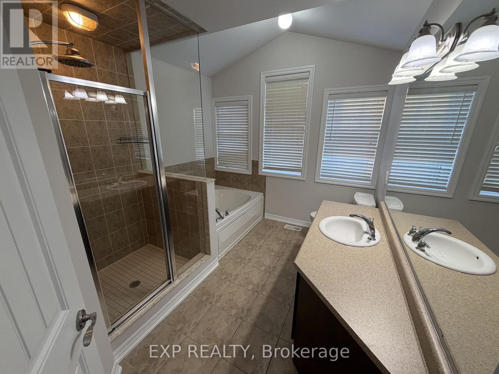 30 Whitmer Street, Milton, Ontario  L9T 0R5 - Photo 7 - W12895884