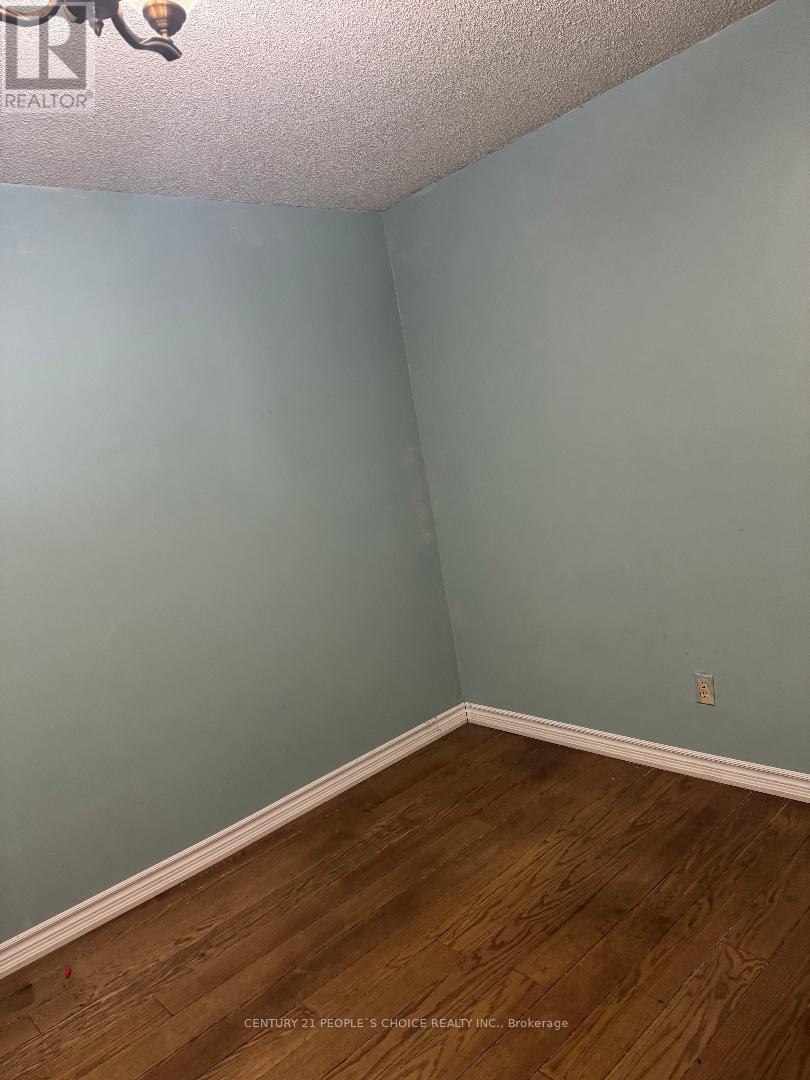 52 Judith Crescent, Brampton, Ontario  L6S 3J4 - Photo 2 - W12895902