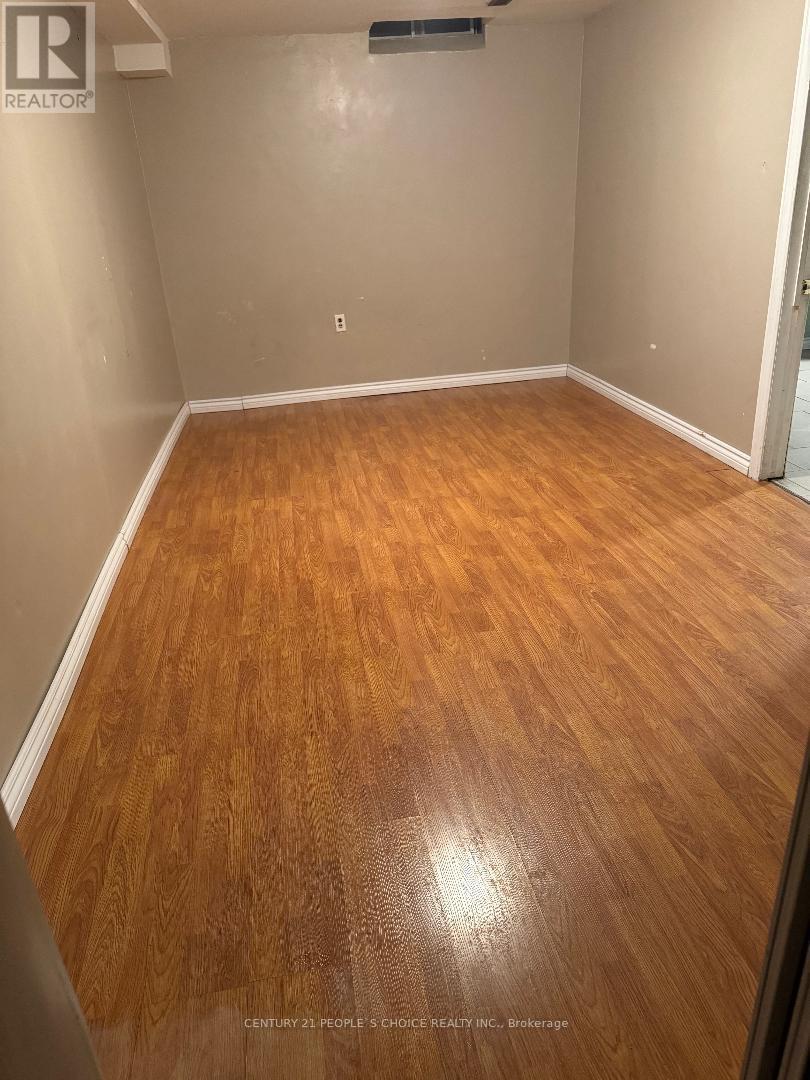 52 Judith Crescent, Brampton, Ontario  L6S 3J4 - Photo 5 - W12895902