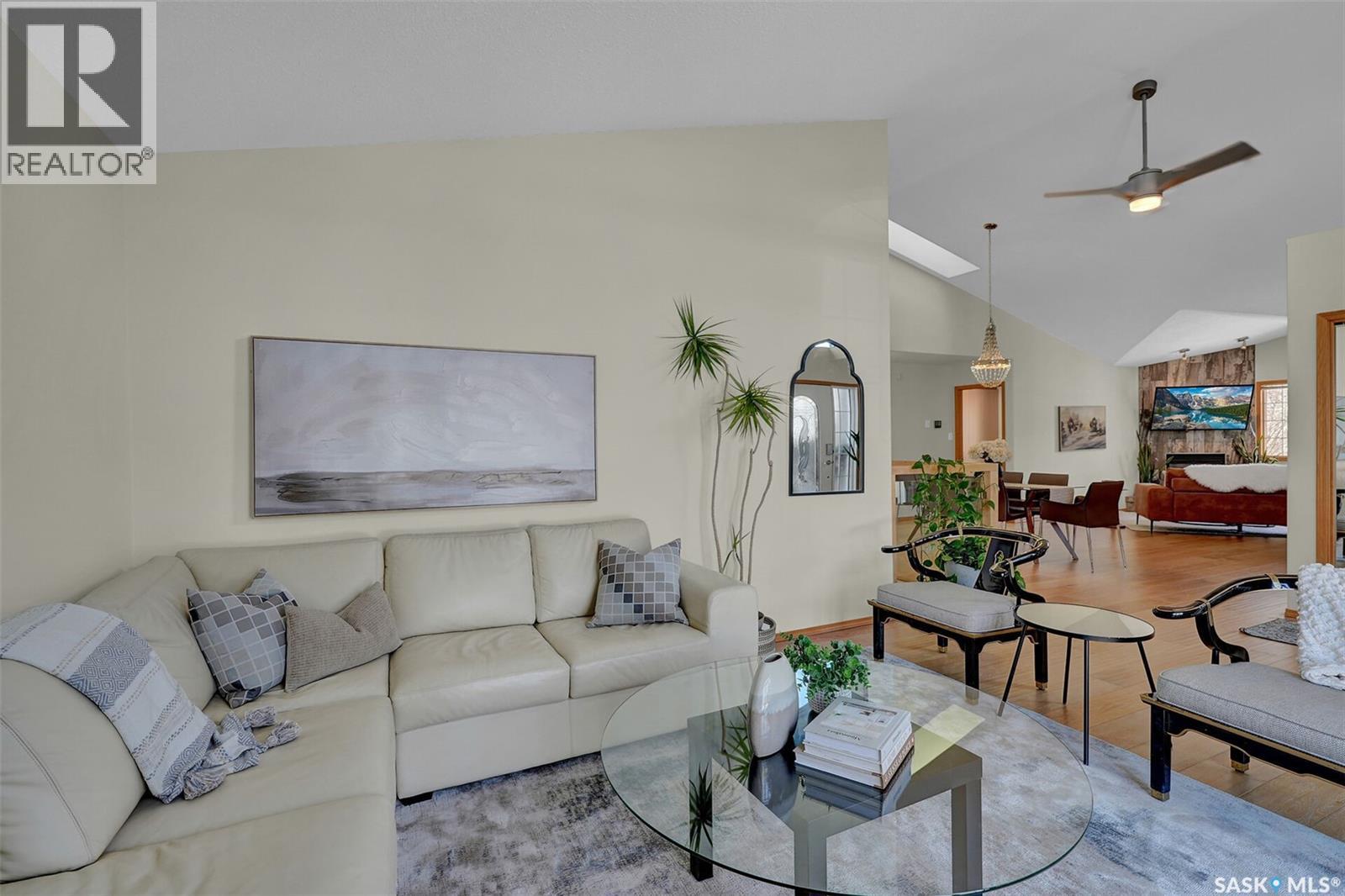 3328 Lakeshore Court, Regina, Saskatchewan  S4S 7H8 - Photo 5 - SK030723