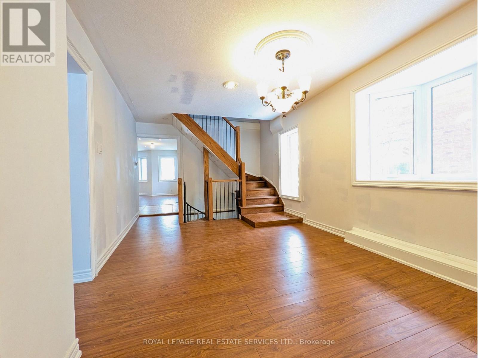 20 Holgate Street, Barrie, Ontario  L4N 2T5 - Photo 12 - S12885336