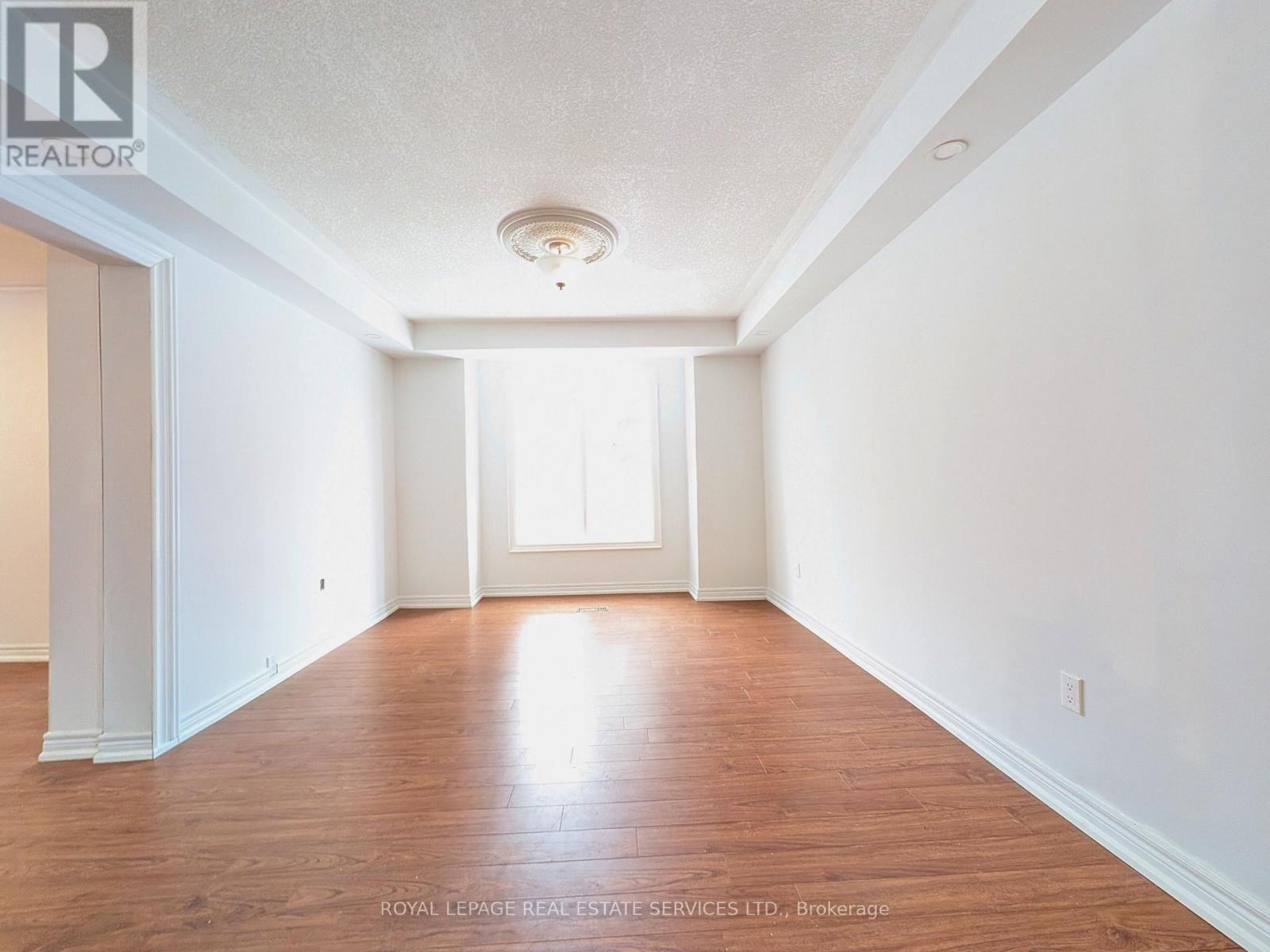 20 Holgate Street, Barrie, Ontario  L4N 2T5 - Photo 7 - S12885336