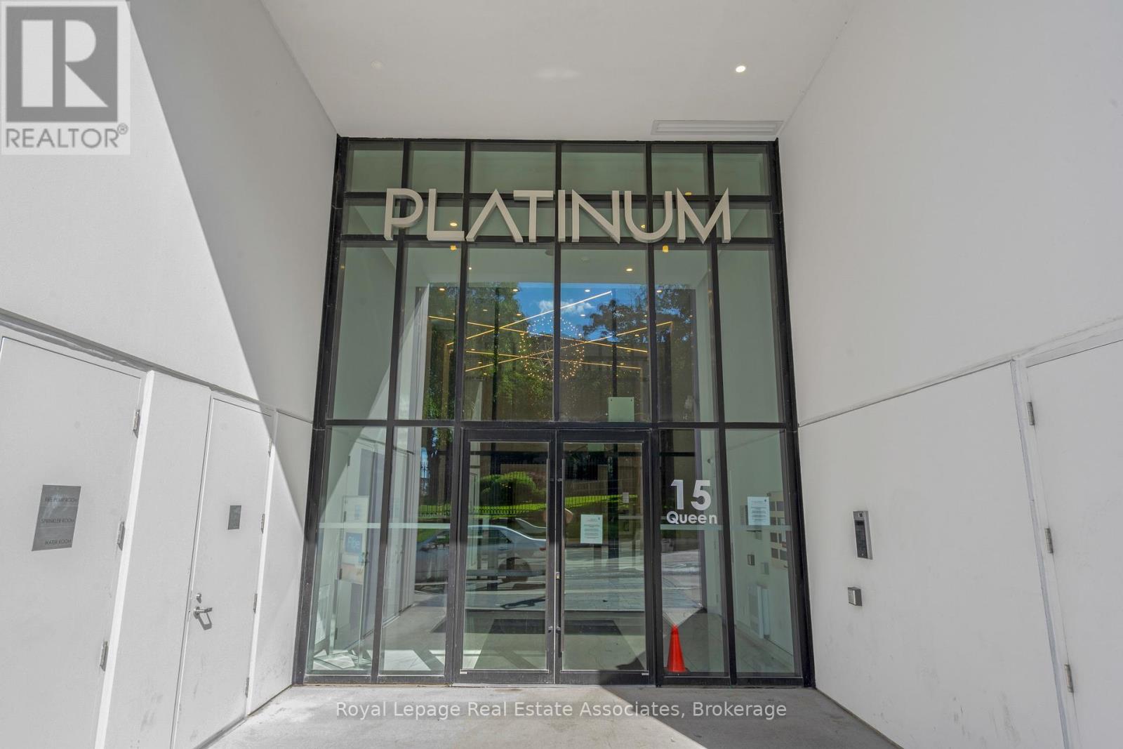 1702 - 15 Queen Street S, Hamilton, Ontario  L8P 0C6 - Photo 2 - X12895652
