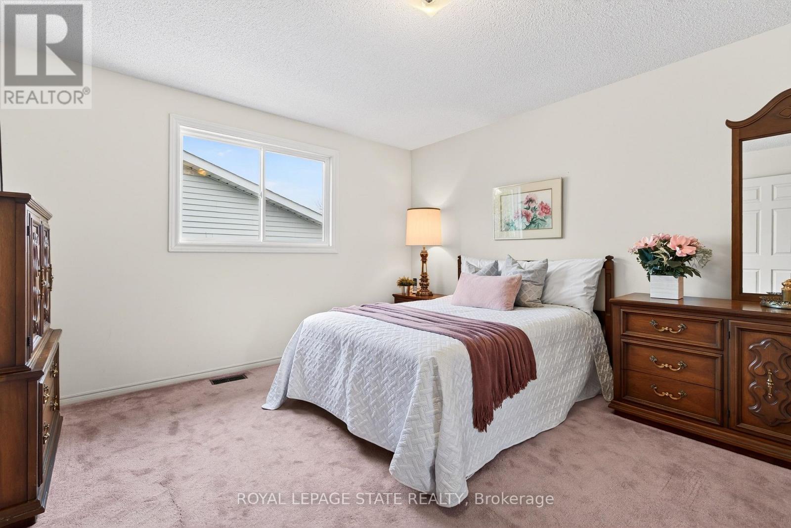 133 Central Avenue, Grimsby, Ontario  L3M 4Z3 - Photo 33 - X12895758