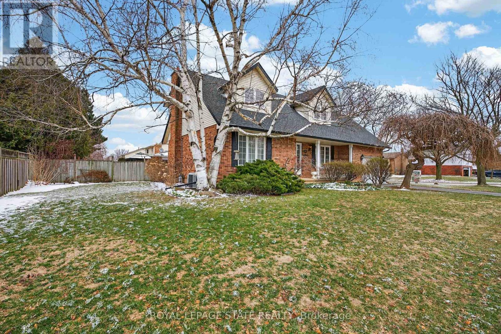 133 Central Avenue, Grimsby, Ontario  L3M 4Z3 - Photo 6 - X12895758