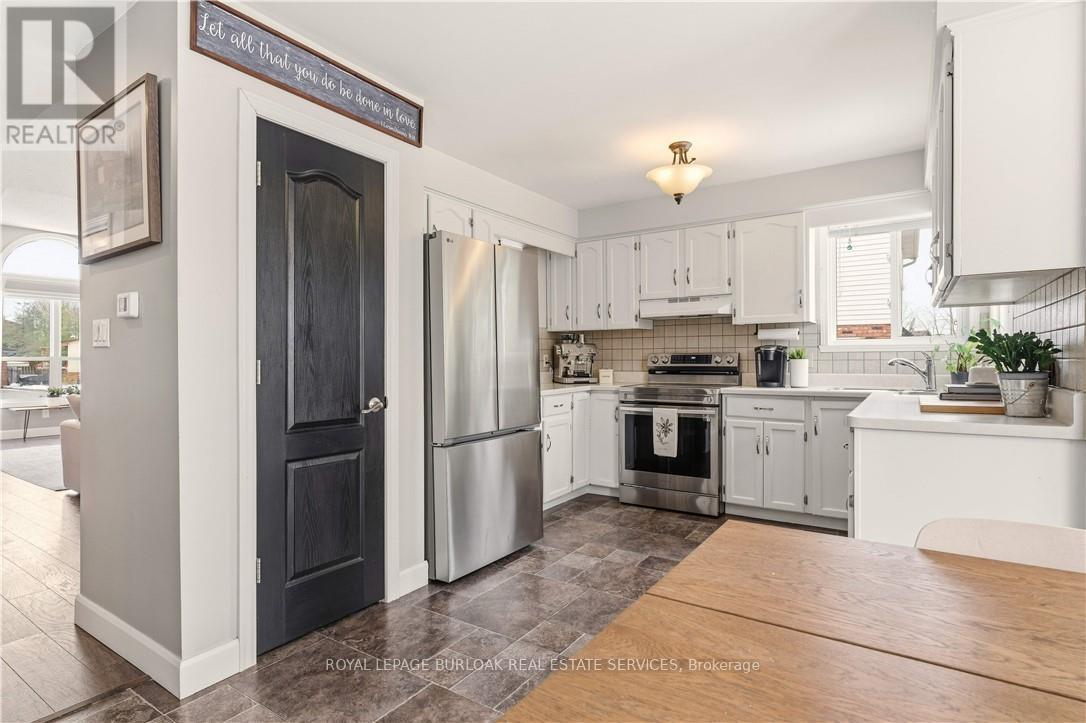 113 Edward Court, West Lincoln, Ontario  L0R 2A0 - Photo 11 - X12895810